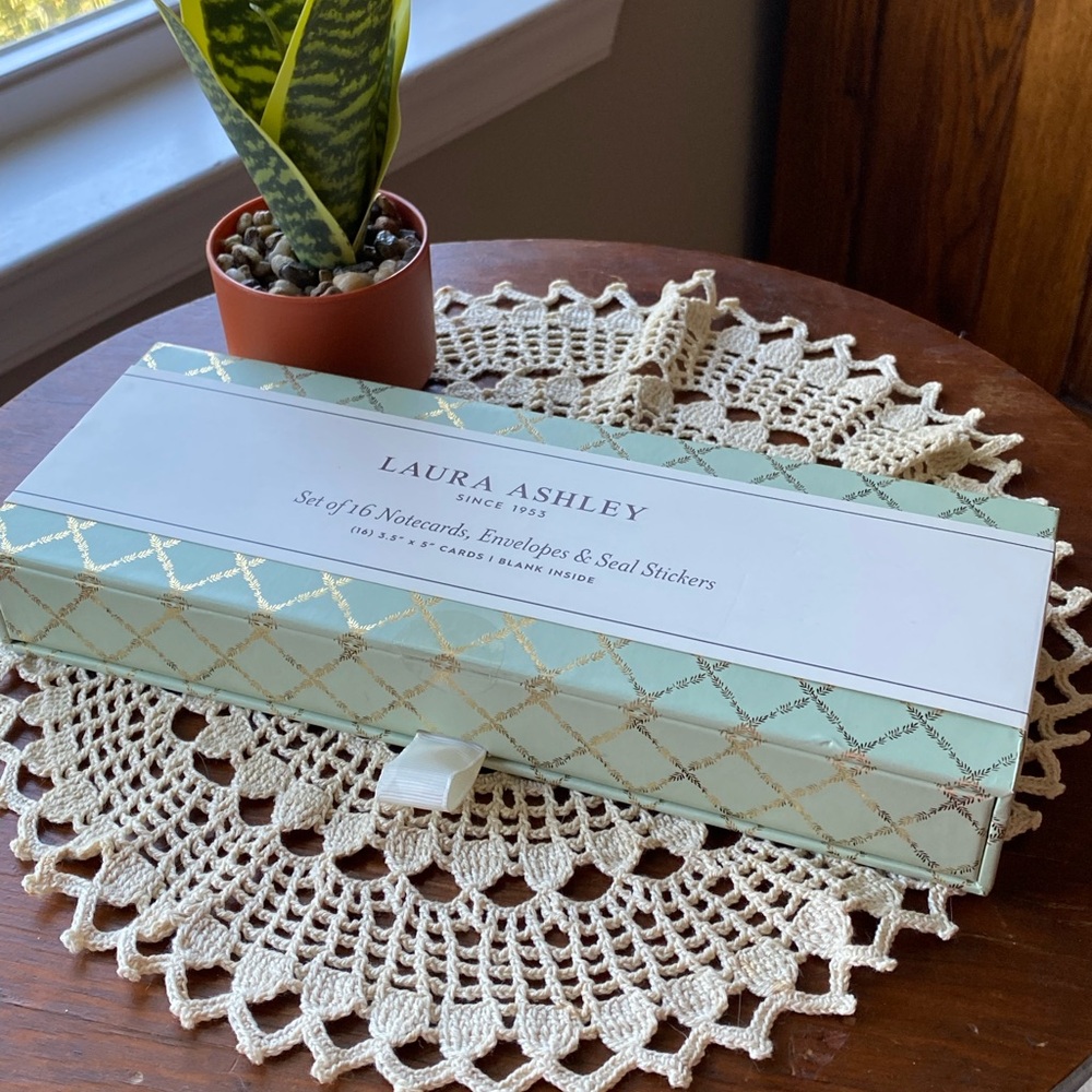 Laura Ashley Stationery Box Set in Mint and Gold Set of 13 Thank You Cards.